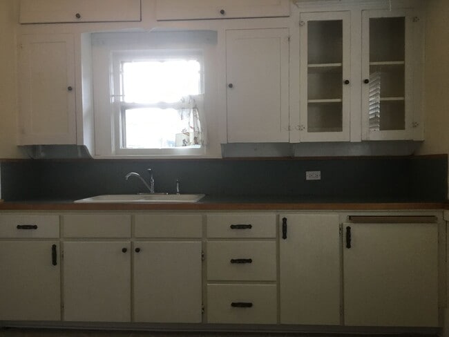 Building Photo - Overlook Charmer