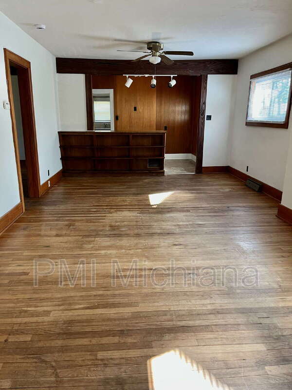 Building Photo - 126 Monmoor Ave