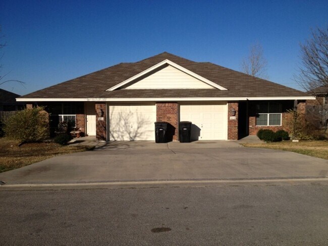 Primary Photo - 608 Olaf Dr