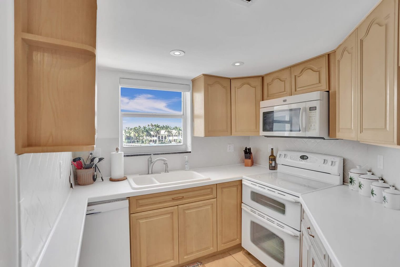 Building Photo - 2908 Bayshore Dr