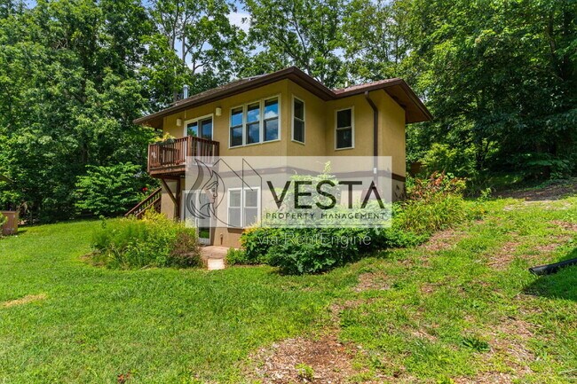 Building Photo - 10 Wellspring Ln
