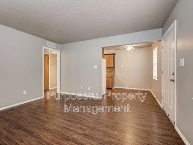 Building Photo - 516 N Ponca Ave