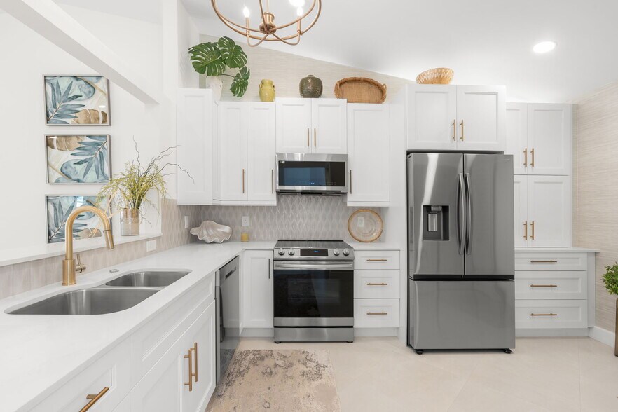 Building Photo - 15465 Lake Magnolia Pl