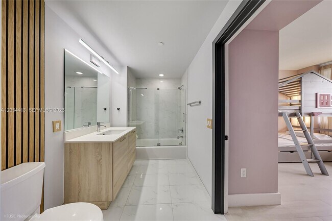 Building Photo - 16385 Biscayne Blvd