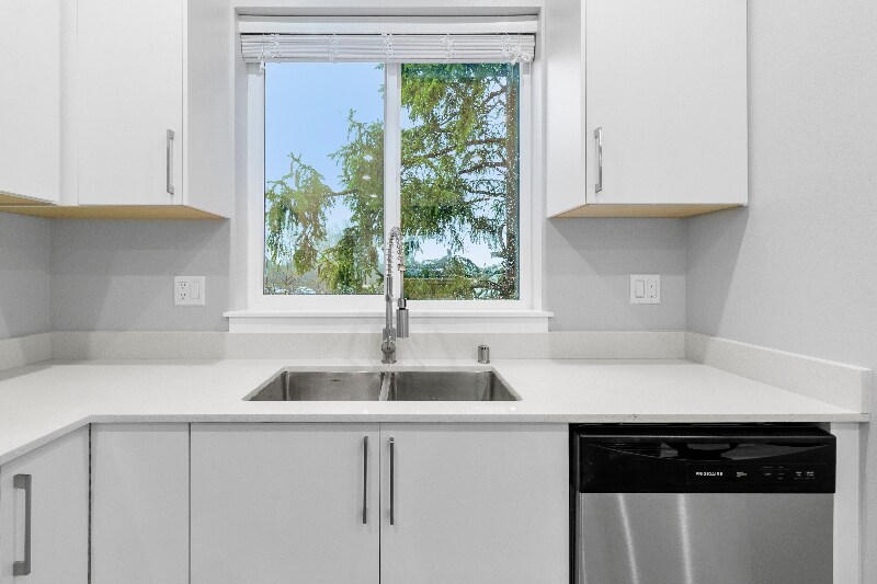 Building Photo - 5724 Sterling Ave