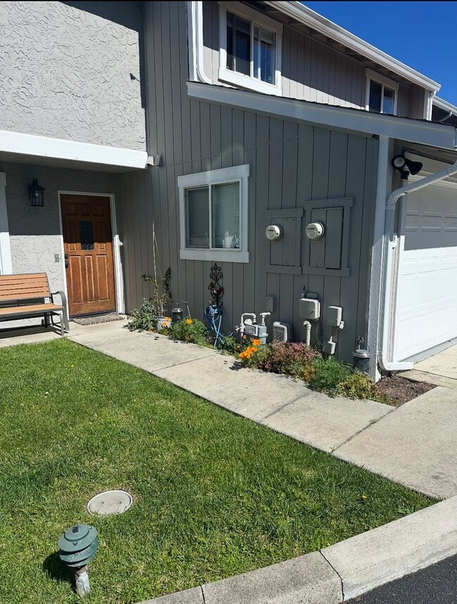 Primary Photo - Spacious Townhome Near Dominican Hospital