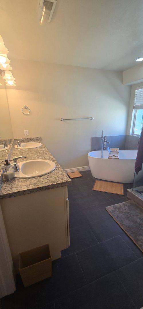 Building Photo - Beautiful 3 Bed 3.5 Bath in Riverton!!