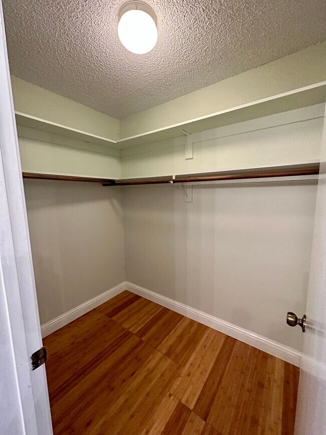 Building Photo - Spacious 2 Bed 2 Bathroom!!