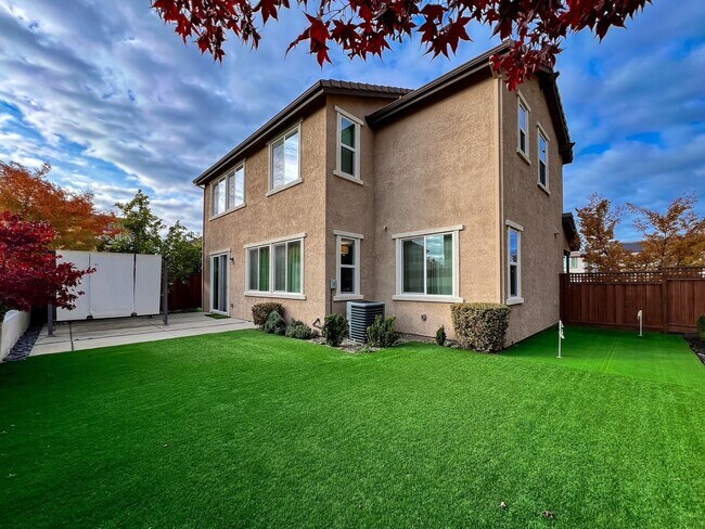 Building Photo - Modern Four-Bedroom Napa Home