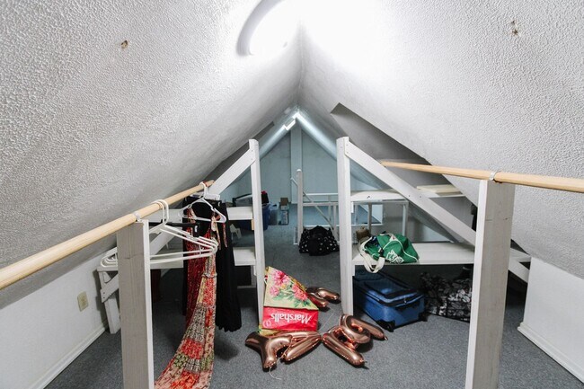 Building Photo - Preleasing for August 2026! 3 Bedroom, 1 bathroom, Pet-Friendly with In-Unit Washer & Dryer!