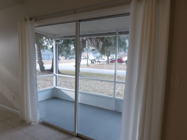 Building Photo - Updated 1/2 Duplex