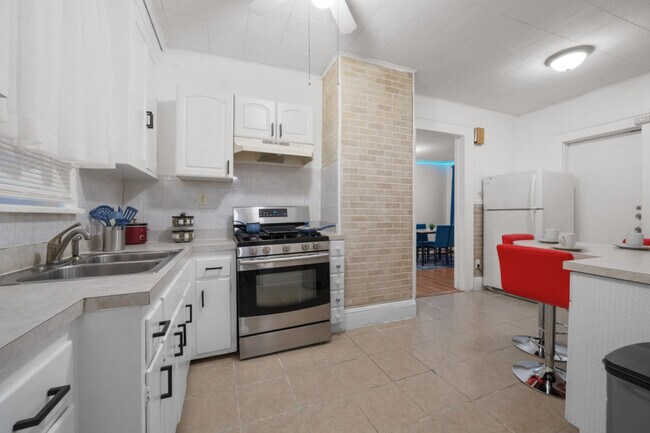 Building Photo - 21 Lord Ave