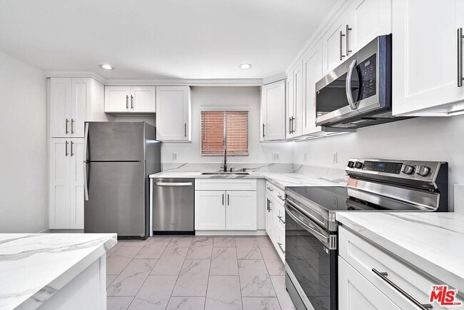 Building Photo - 843 4th St