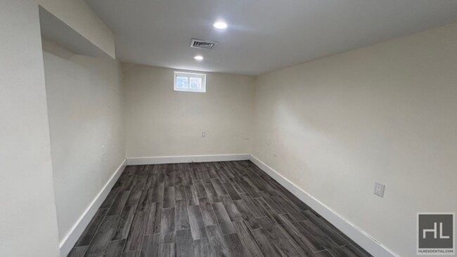 Building Photo - GUT RENOVATED 1 BEDROOM SEMI-BASMENT EAST ...