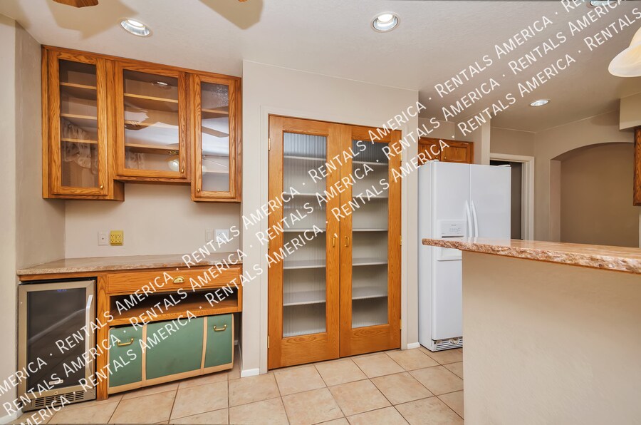 Building Photo - 7620 S Trumpet Vine Ave