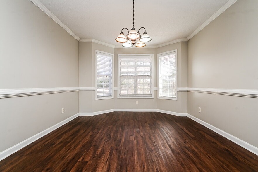 Building Photo - 315 Hunters Chase