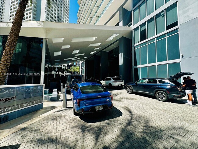 Building Photo - 1300 Brickell Bay Dr