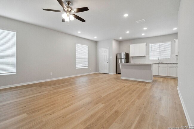 Building Photo - Brand New 3 Bd 3 Full Bath Townhouse Near ...