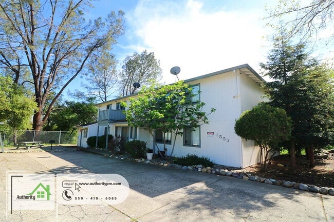 Building Photo - 1553 Bramble Pl