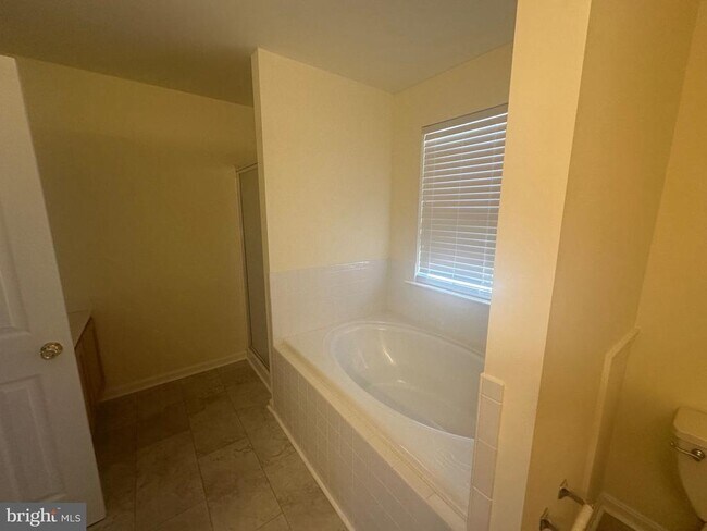 Building Photo - 3877 Shiner Ct