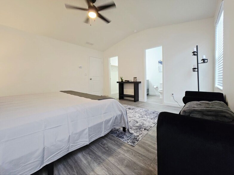 Building Photo - 2529 Piering Dr