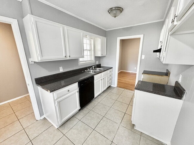 Building Photo - 4936 Leven Rd