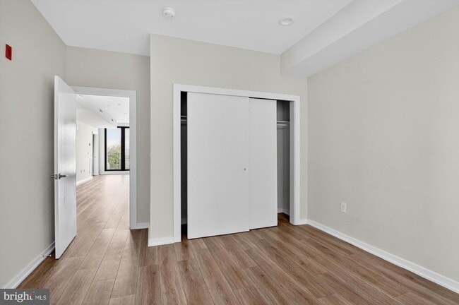 Building Photo - 381 Martin St