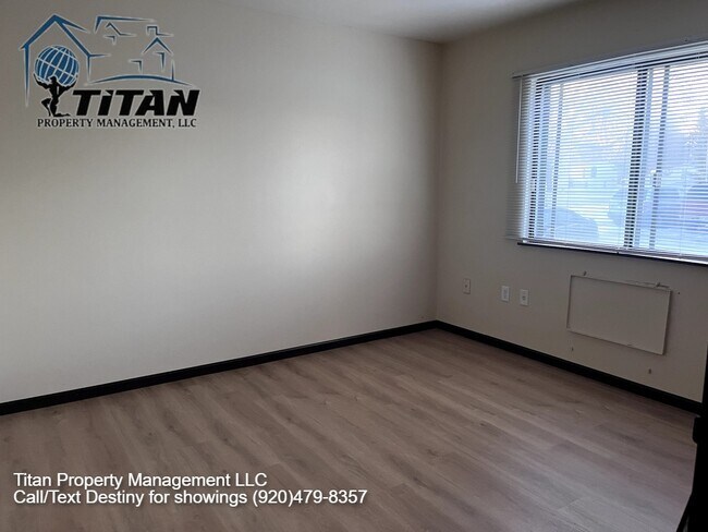 Building Photo - 200 E Morning Glory Dr