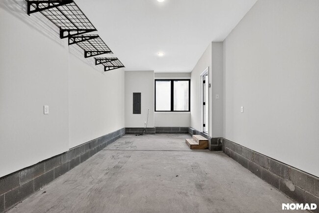 Building Photo - 215 Freeland Ln