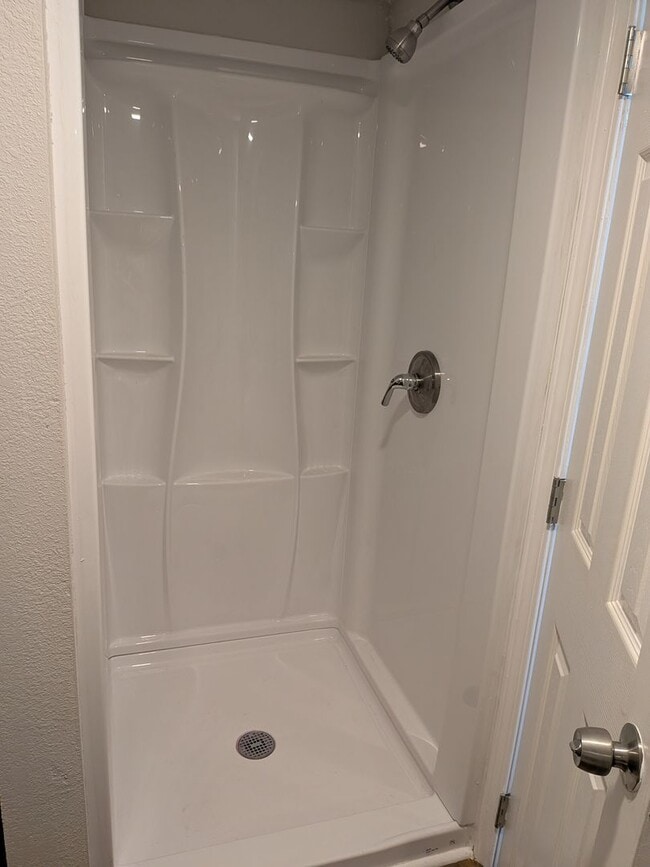 Building Photo - Cool 3 bed 2 bath House in Jeff City