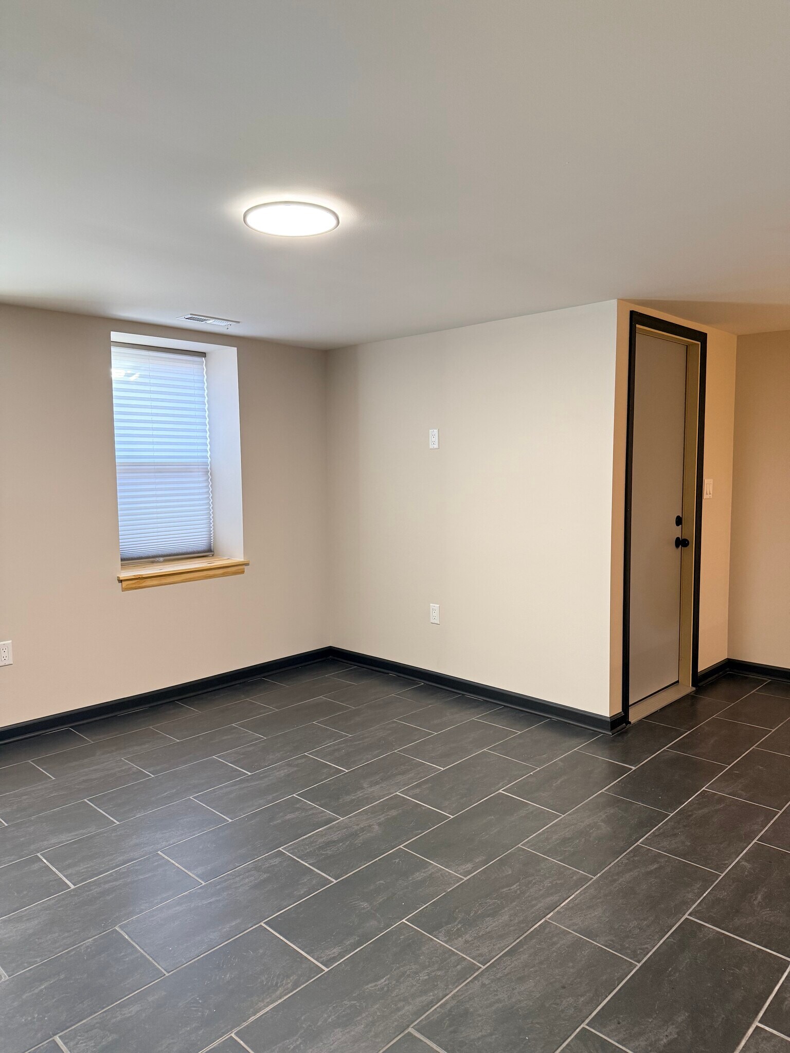 Building Photo - 2050 W Cullerton St