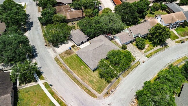 Building Photo - 630 Bradshaw Dr