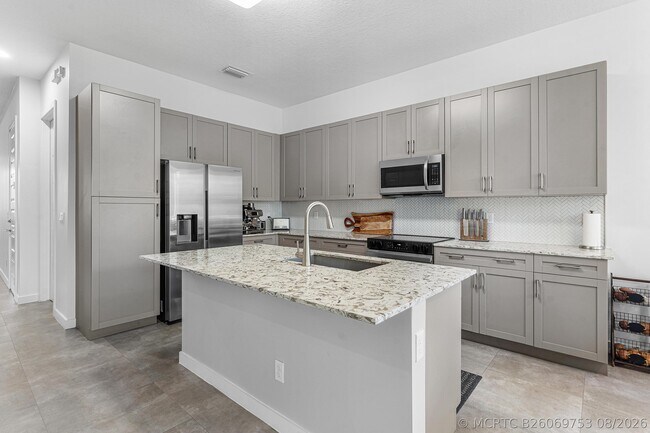 Building Photo - 610 Pioneer Way