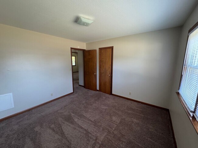 Building Photo - 586 Hutchens Rd