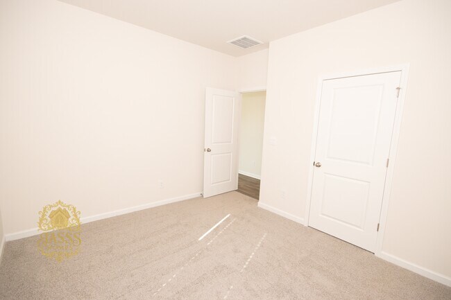 Building Photo - 1361 Secrest Cmns Dr