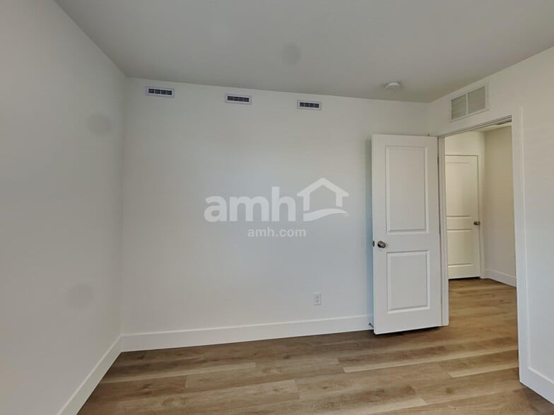 Building Photo - 10555 Lagaspi Dr