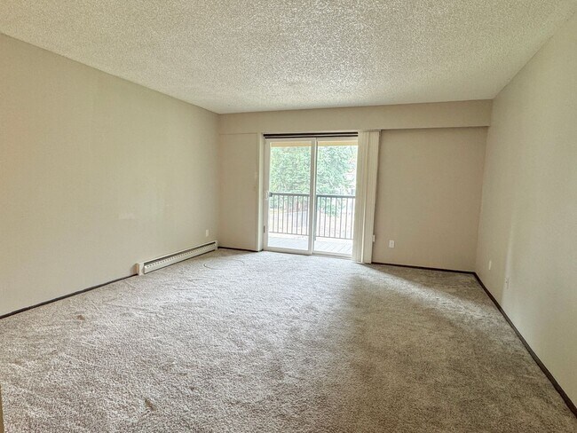 Building Photo - 3Bd/1.75Ba Bellevue Condo