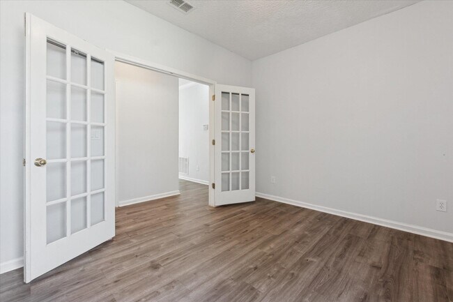 Building Photo - 140 Corral Cir