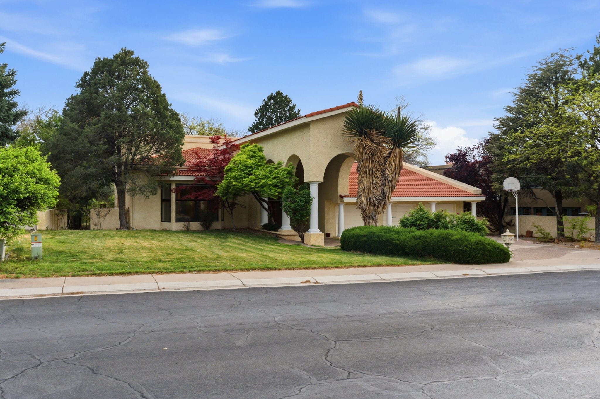 Building Photo - 9706 Tanoan Dr NE