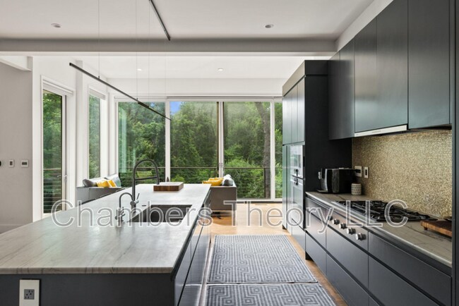 Building Photo - 3820 Argyle Terrace NW
