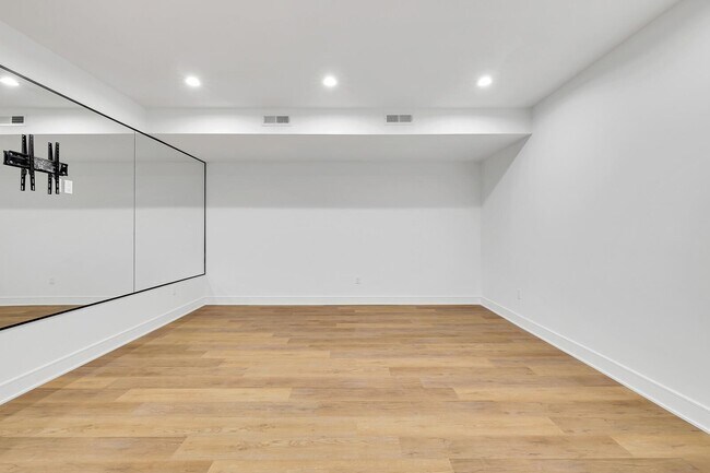 Building Photo - 16 Feldman Ct