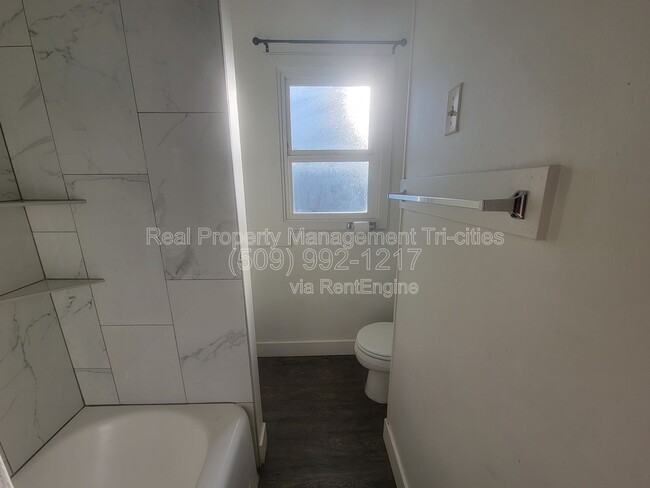 Building Photo - 87 Symons St