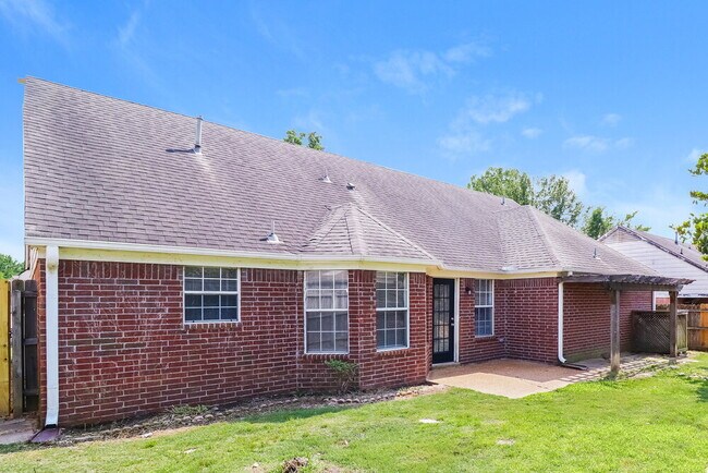 Building Photo - 6824 Skylar Mill Ave