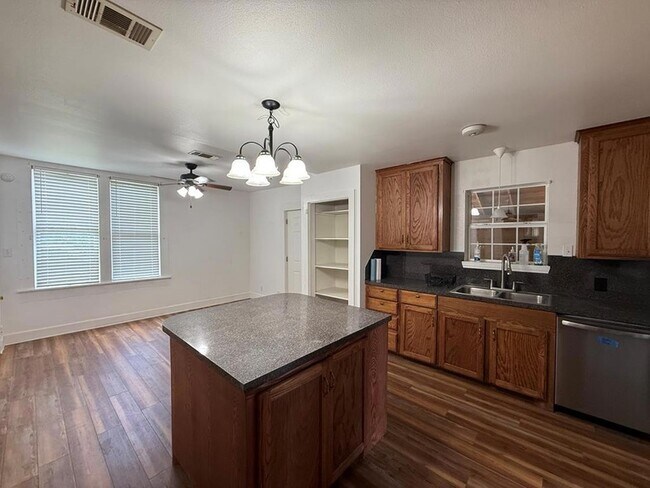 Building Photo - 509 N Peachtree St