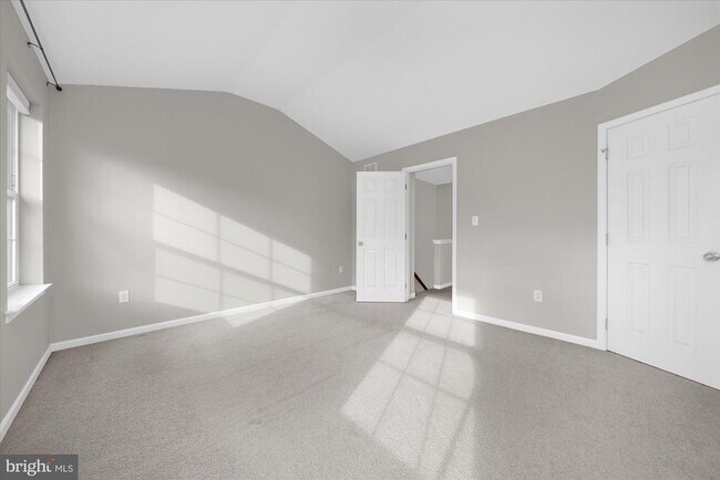 Building Photo - 105 N Yeingst Dr