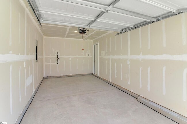 Building Photo - 3040 Willow Rd