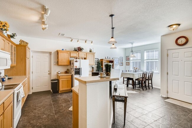 Building Photo - 2 bed, plus office - Ground Floor Condo - ...