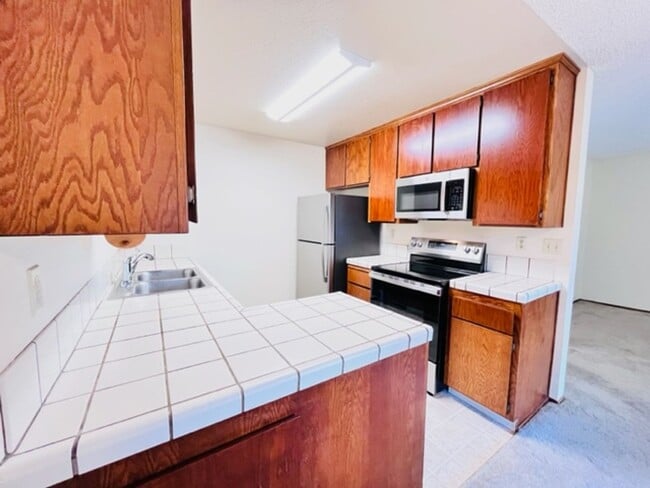 Building Photo - Move-In Ready, 2BD/2BA, Upper-Level, Singl...
