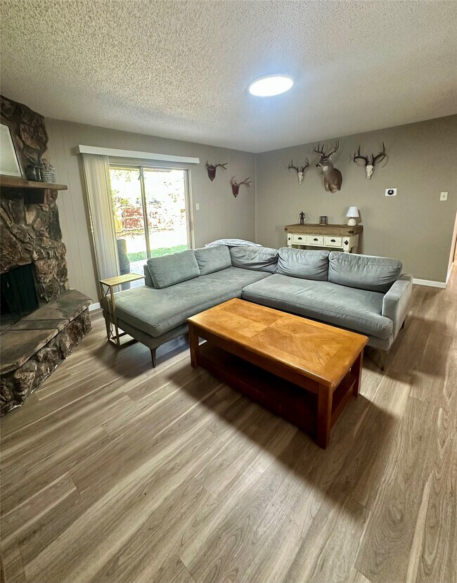 Building Photo - 1005 Waverly Dr