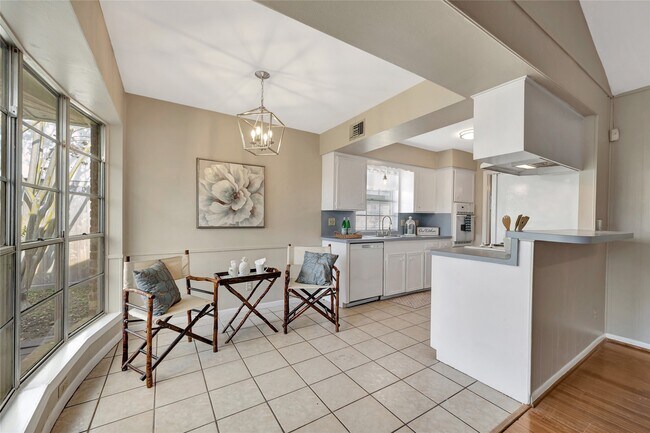 Building Photo - 847 Carlingford Ln